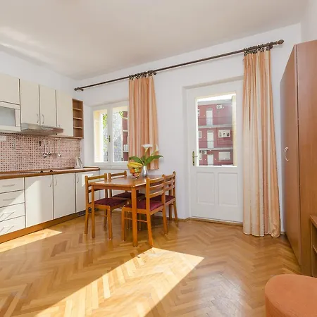 Srdjan Apartament Makarska